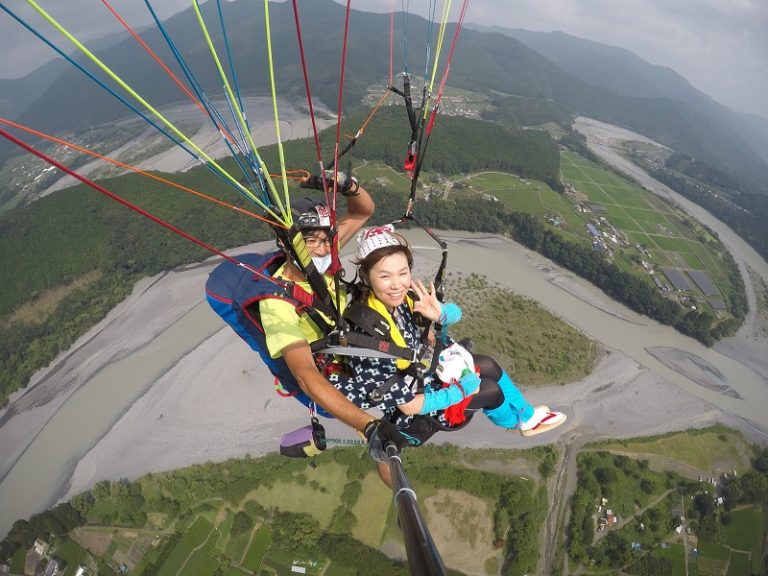 Paraglider DE Ippuku (a break with a paraglider)