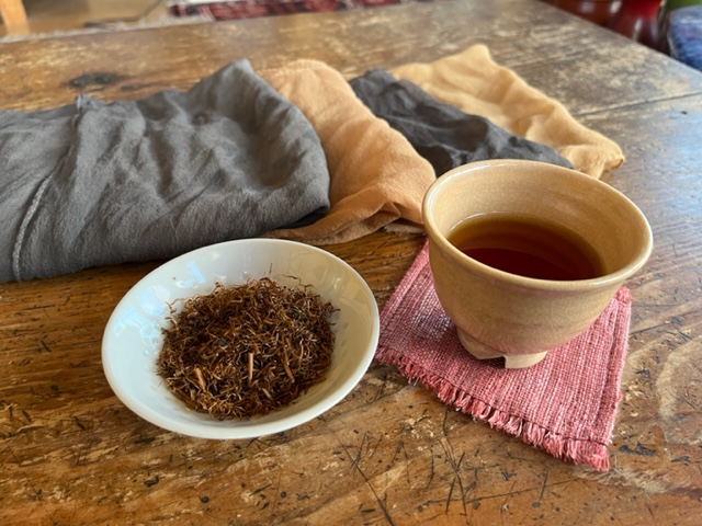 島田産の和紅茶を使った「シルクストール和紅茶染め」体験