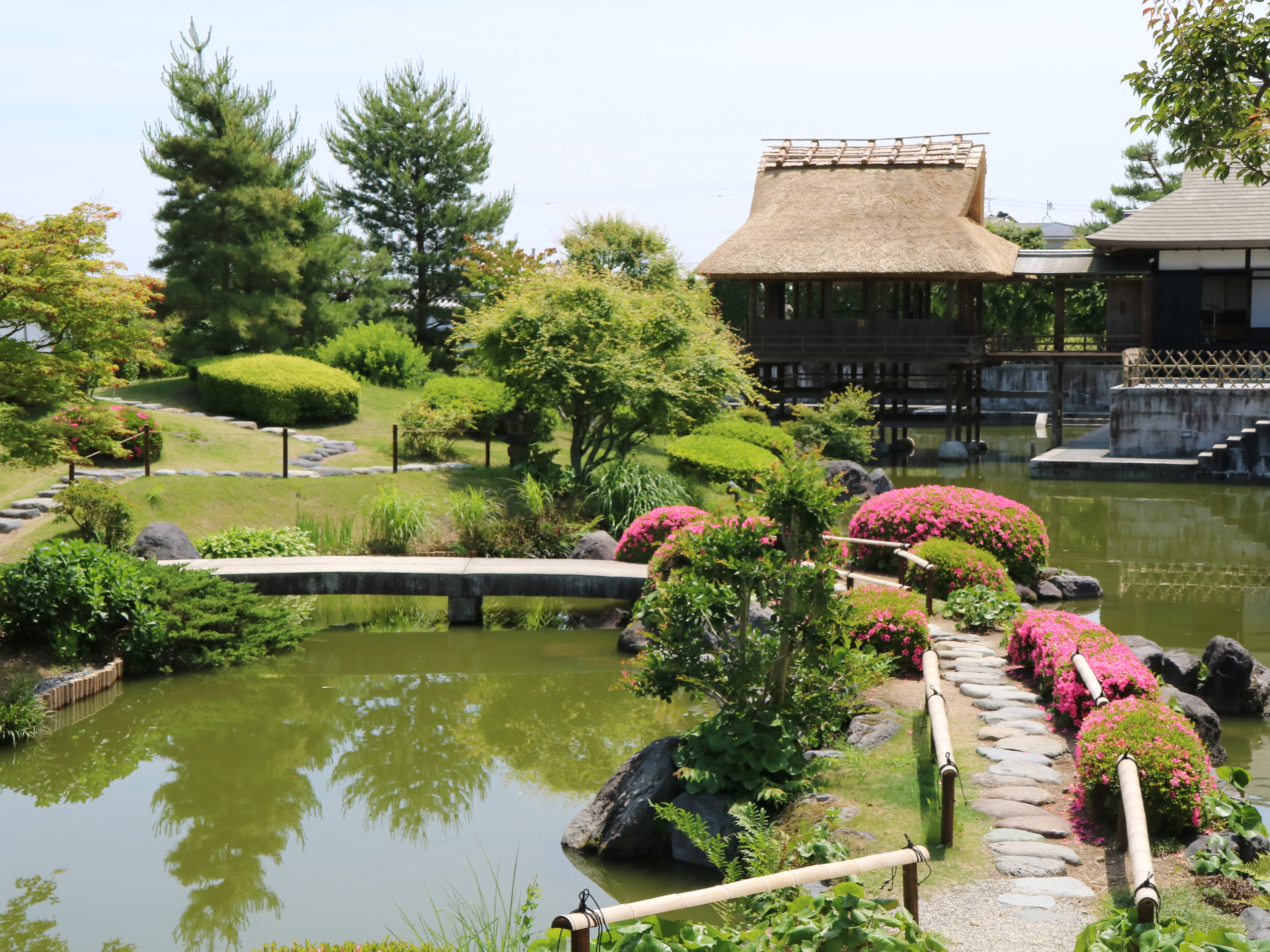 本格的な日本庭園をゆったり散策するのもおすすめです。
